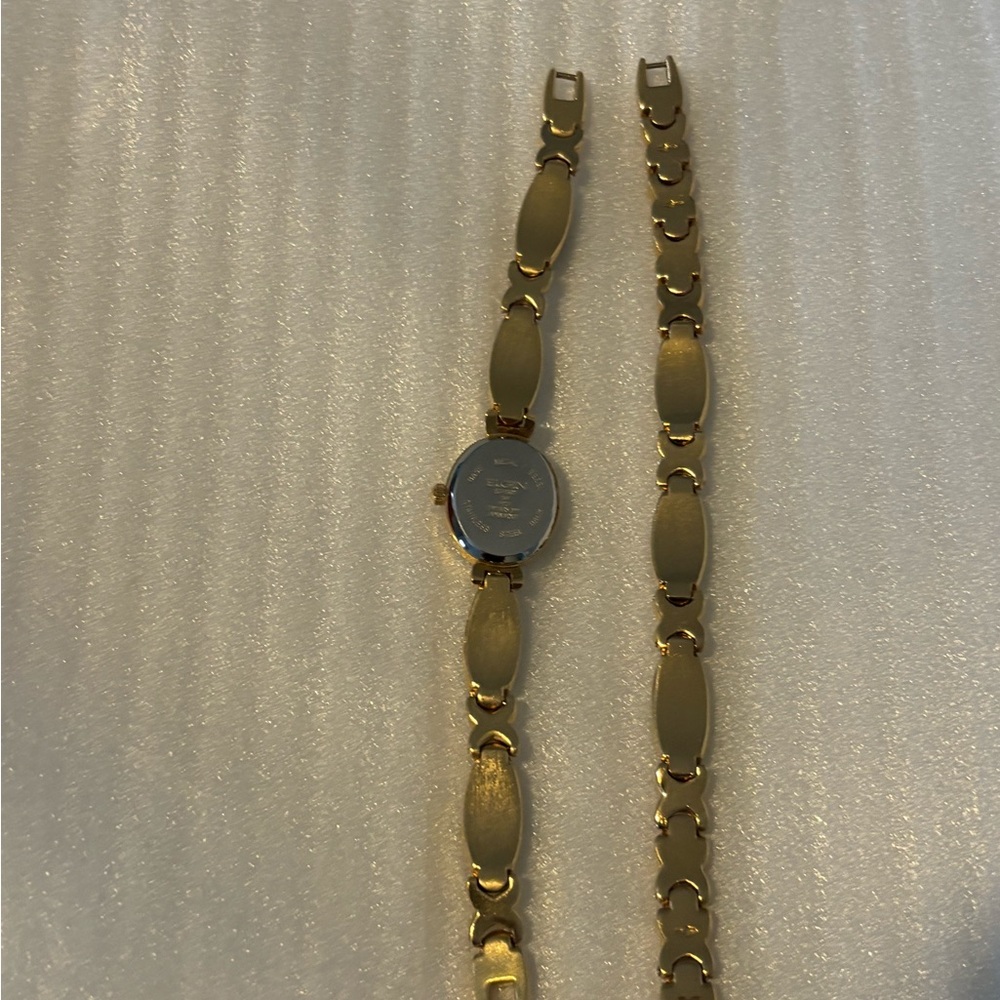Elgin Elegant Gold tone and Jade Women's watch and Bracelet set - Picture 3 of 4